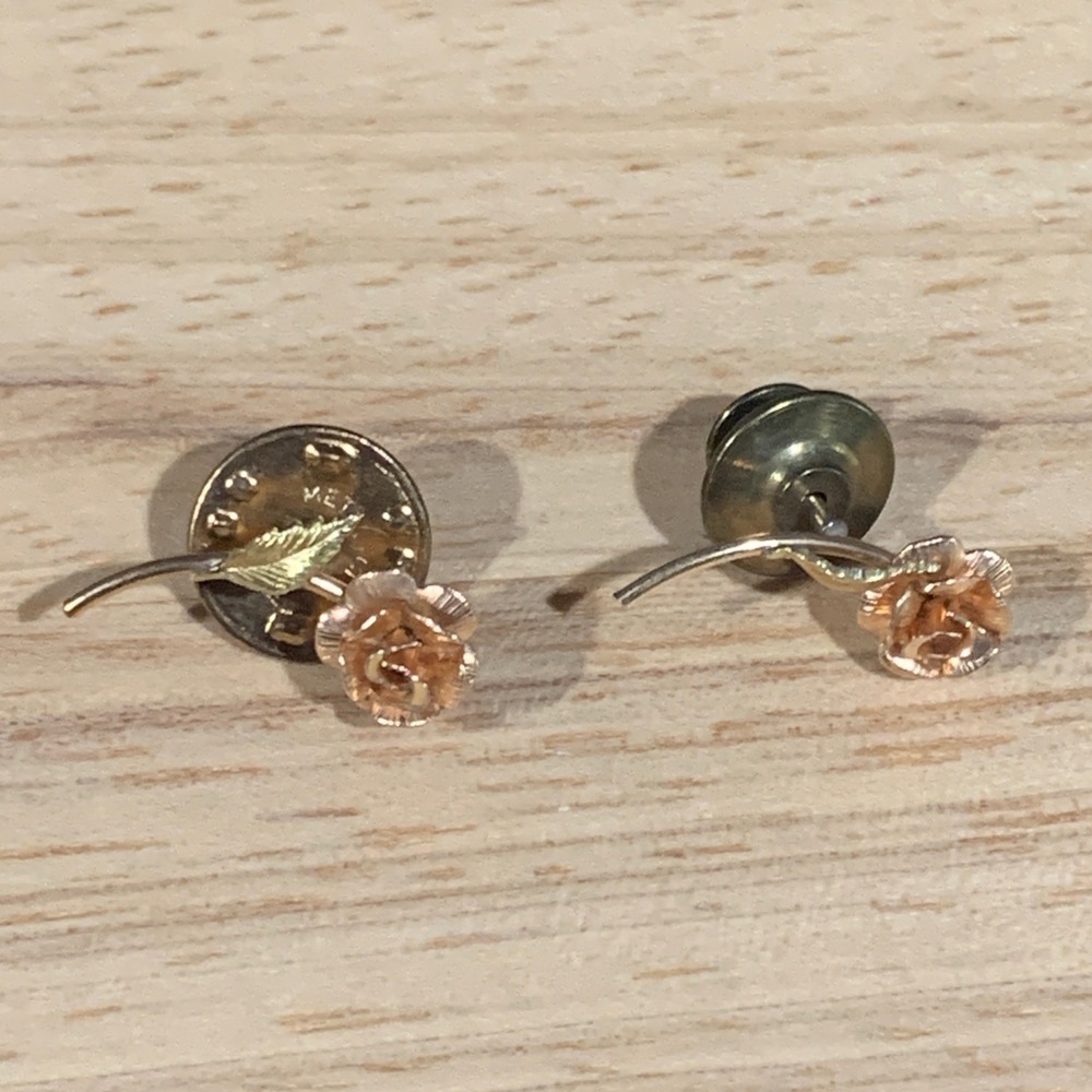 Krementz Rose Lapel Pin Set Women OS Gold Tone Dainty Floral Vintage Brooches
